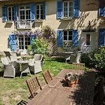 Sous Le Chateau Bed and breakfast 3*