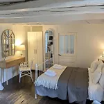 Sous Le Chateau Jumilhac-le-Grand