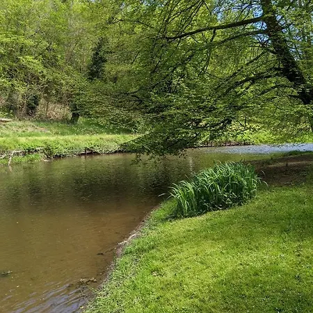 לינה וארוחת בוקר Sous Le Chateau