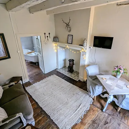 לינה וארוחת בוקר Sous Le Chateau