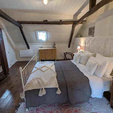Sous Le Chateau Jumilhac-le-Grand