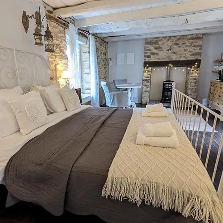 Sous Le Chateau