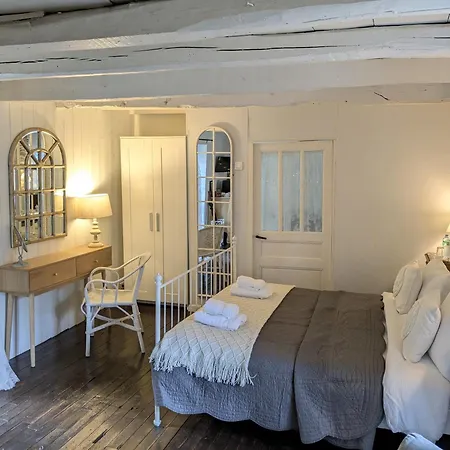 Sous Le Chateau - Romantic Riverside Beneath A Medieval Chateau Jumilhac-le-Grand