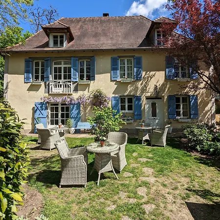 Sous Le Chateau Jumilhac-le-Grand