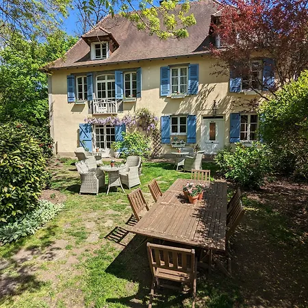 Sous Le Chateau לינה וארוחת בוקר