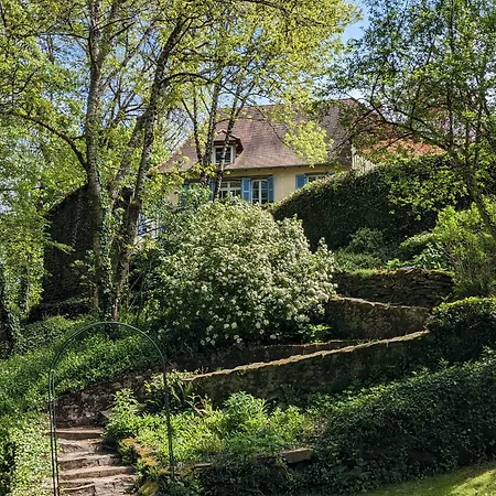 לינה וארוחת בוקר Sous Le Chateau