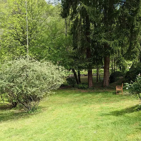 Sous Le Chateau לינה וארוחת בוקר 3*