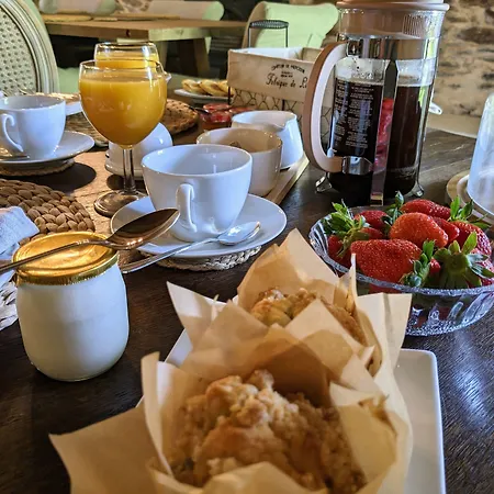 Sous Le Chateau לינה וארוחת בוקר 3*