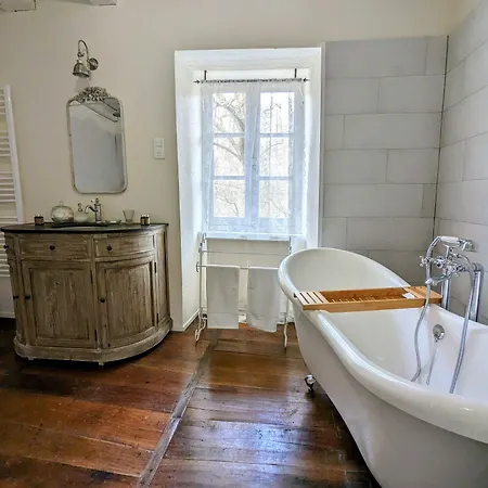 Sous Le Chateau Jumilhac-le-Grand