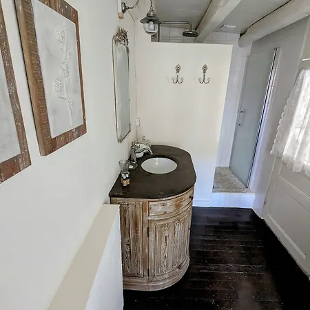 לינה וארוחת בוקר Sous Le Chateau