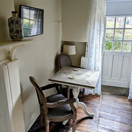 Sous Le Chateau לינה וארוחת בוקר