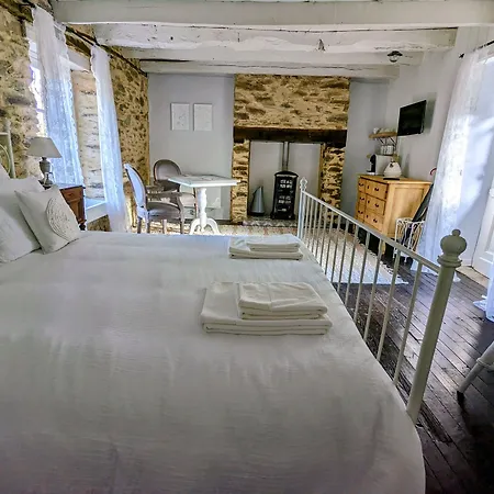 Sous Le Chateau - Romantic Riverside Beneath A Medieval Chateau 3* Jumilhac-le-Grand
