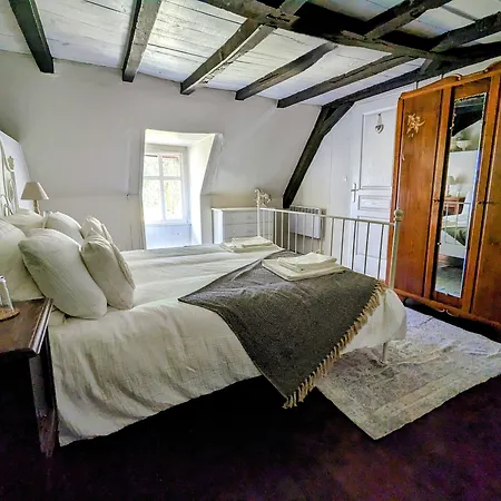 Sous Le Chateau לינה וארוחת בוקר Jumilhac-le-Grand