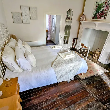 Sous Le Chateau לינה וארוחת בוקר Jumilhac-le-Grand