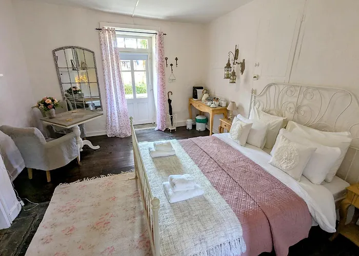 فندق مبيت وإفطار Sous Le Chateau Jumilhac-le-Grand