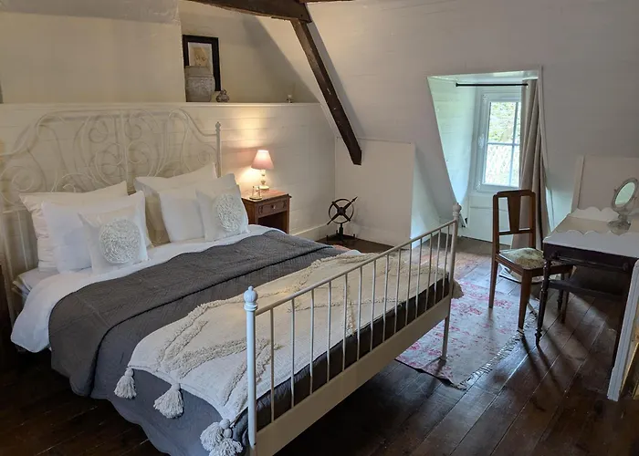 فندق مبيت وإفطار Sous Le Chateau 3*