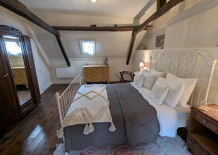 Sous Le Chateau Jumilhac-le-Grand