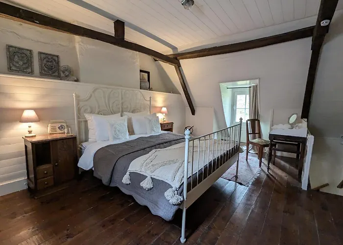 Sous Le Chateau فندق مبيت وإفطار