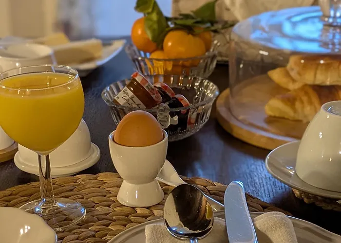 Sous Le Chateau فندق مبيت وإفطار 3*