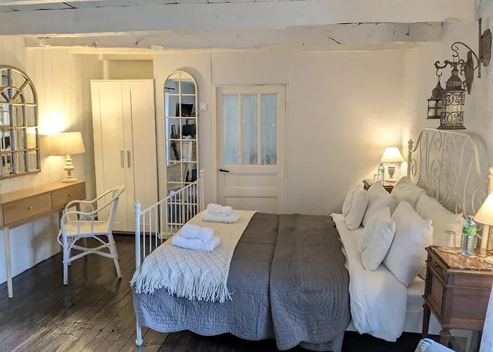 Sous Le Chateau Jumilhac-le-Grand