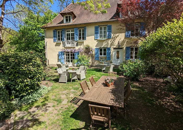 Sous Le Chateau فندق مبيت وإفطار