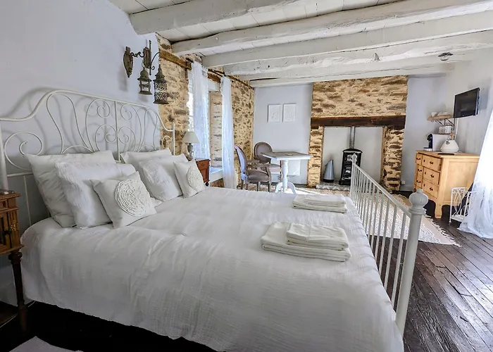 Sous Le Chateau فندق مبيت وإفطار