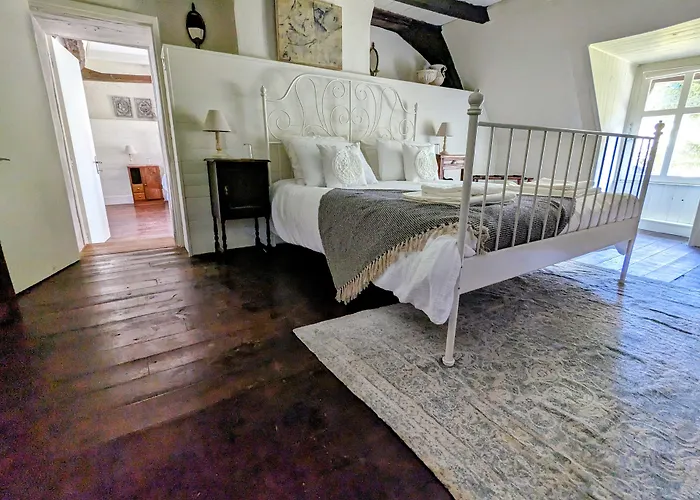 فندق مبيت وإفطار Sous Le Chateau Jumilhac-le-Grand