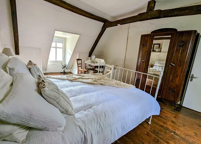 Sous Le Chateau فندق مبيت وإفطار