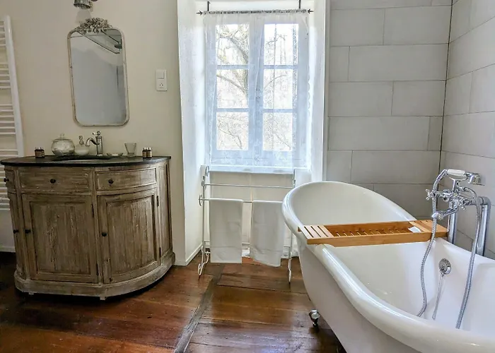 Sous Le Chateau Jumilhac-le-Grand