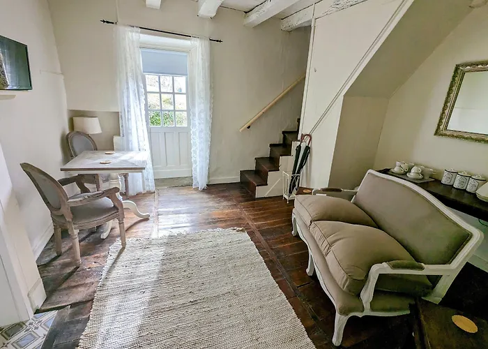 فندق مبيت وإفطار Sous Le Chateau Jumilhac-le-Grand