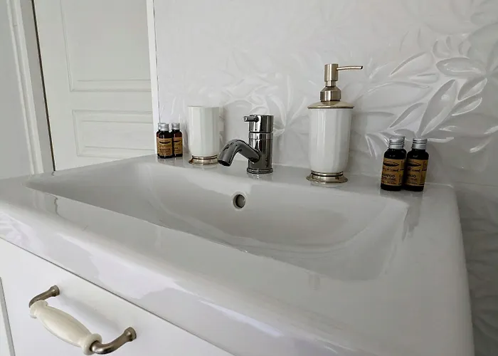 فندق مبيت وإفطار Sous Le Chateau 3*