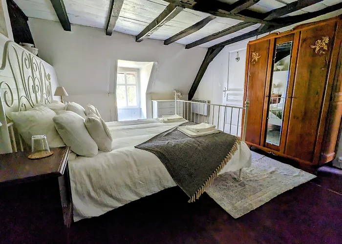 Sous Le Chateau فندق مبيت وإفطار Jumilhac-le-Grand