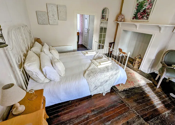 Sous Le Chateau فندق مبيت وإفطار Jumilhac-le-Grand