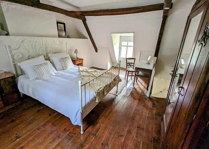 Sous Le Chateau فندق مبيت وإفطار Jumilhac-le-Grand